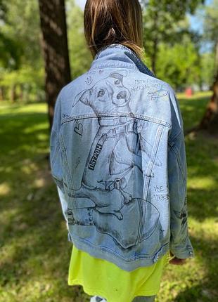 Zara з патріотичним розписом