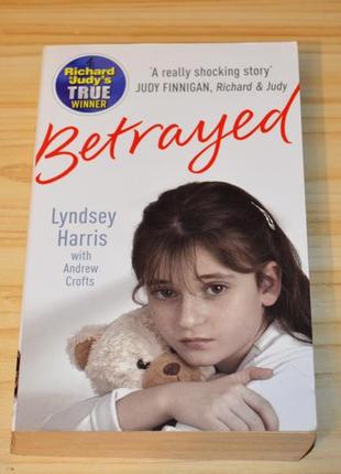 Betrayed by lyndsey harris, книга на английском1 фото