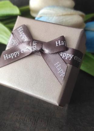 Подарункова коробочка happy для ювелірних прикрас з поролоновим вкладишем. подарункова коробочка(50*50*40)