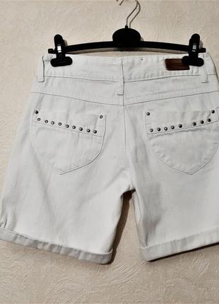 Аmisu брендовые джинсовые шорты белые короткие с манжетами летние котоновые на девушку/женские5 фото