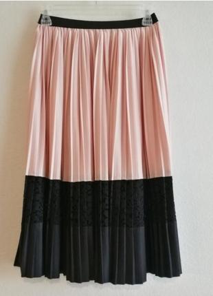 Спідниця zara плісована пудрового кольору знизу мереживо юбка плиссированная пудрового цвета с кружевом
