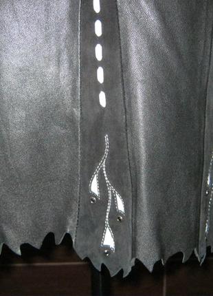 Шкіряна чорна спідниця з замшевими вставками4 фото