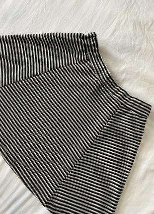 Міні спідниця юбка в полоску чорно біла2 фото