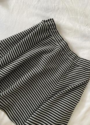 Міні спідниця юбка в полоску чорно біла