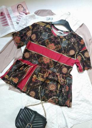 Шикарная футболка с баской рюшей размер s-m