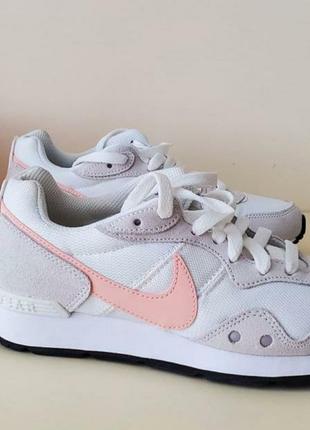 Базові кросівки nike для дівчини1 фото