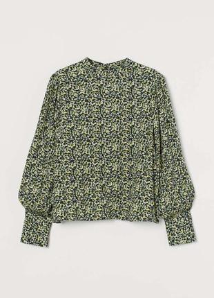 Зелена блуза в квіти з об’ємними рукавами h&m