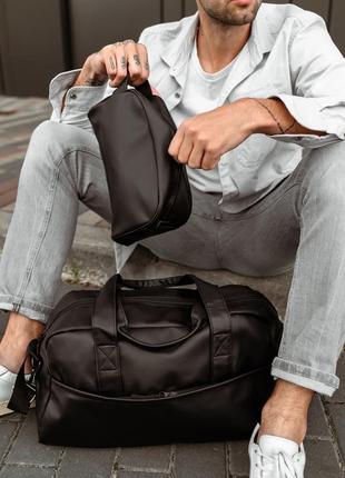 Спортивна дорожня сумка з плечовим ременем, чорна з екошкіри в спортзал чоловіча2 фото