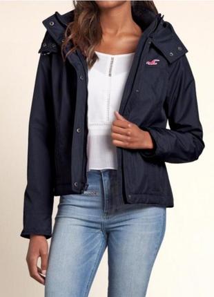 Стильная женская демисезонная куртка hollister, размер м