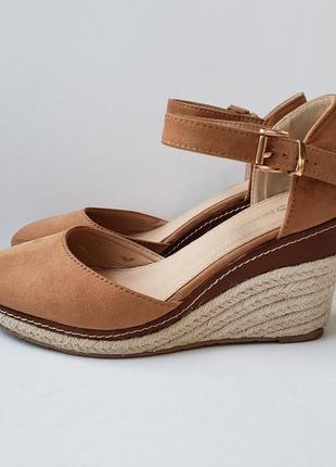 Плетені туфлі на танкетці 39