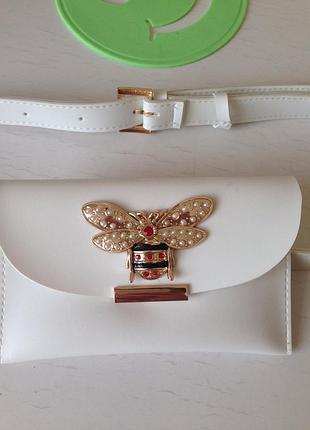 Стильная сумка на пояс