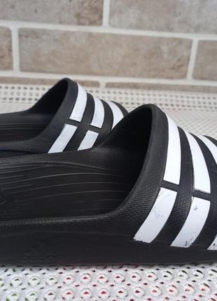 Шльопанці adidas оригінали 32р