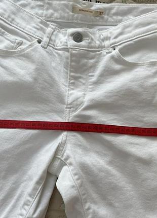 Білі шорти-бермуди levi’s з ніжною вишивкою8 фото
