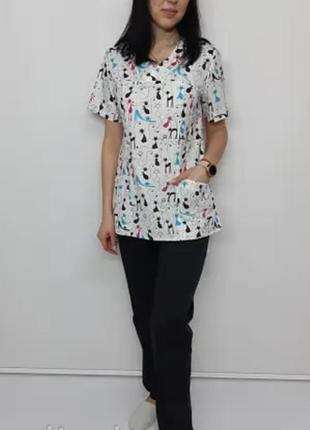 Женская медицинская блуза с цветными  кошками 42-56 р, хлопок