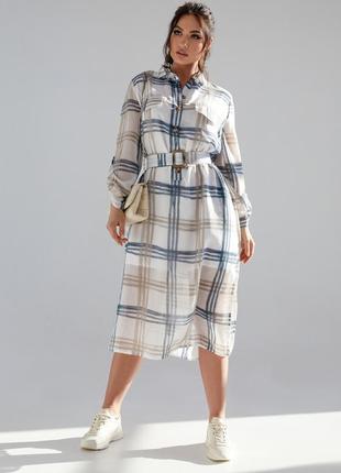 Клетчатое платье-рубашка с отложным воротником и карманами в боковых швах.