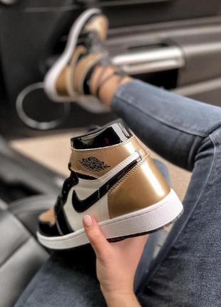 Кросівки чоловічі nike air jordan 1 retro high patent gold toe

/ мужские кроссовки найк аир джордан2 фото