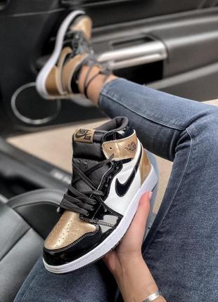 Кросівки чоловічі nike air jordan 1 retro high patent gold toe

/ мужские кроссовки найк аир джордан