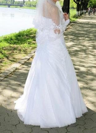 Продам своє весільне платя  в дуже чудовому стані. після хімчистки, без дирочок, катишок і затяжок.