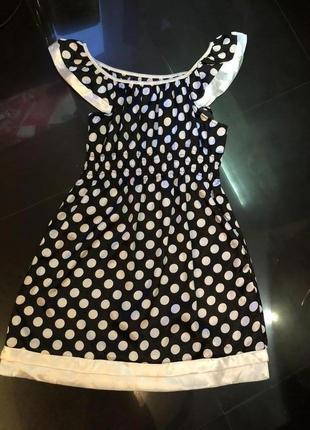 Миле плаття в білий горошок