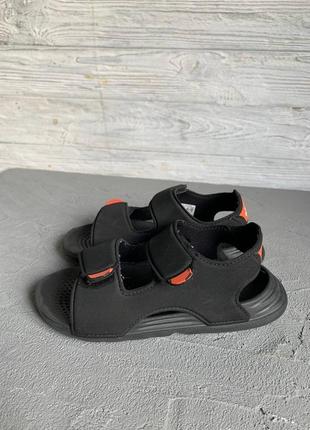 Детские сандалии adidas на ремешках