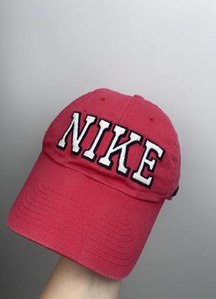 Червона кепка nike під вінтаж з великим лого оригінал