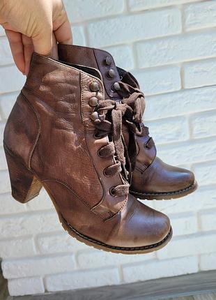 Черевики коричневі ботильйони на підборах, натуральна шкіра