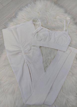 Белые лосины в рубчик с пуш-ап ефектом. білі лосіни в рубчик з пуш-ап ефектом