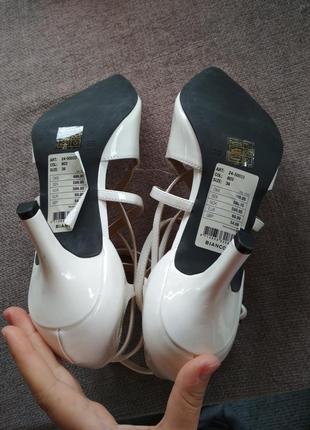 Шкіряні білі і чорні лакові босоніжки туфлі з розкішним переплетенням супер якість!!!7 фото