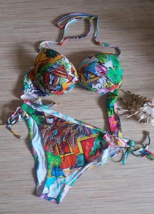 Яркий, фирменный купальник