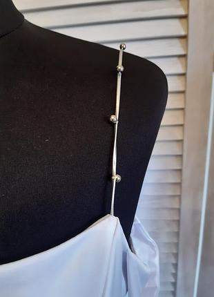 Шикарное свадебное атласное платье на пуговичках