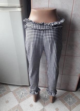 Оригінальні, укорочені чорно-білі штани в клітку. розмір м. стан ідеальний.2 фото