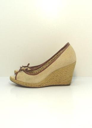 Жіночі оригінальні туфлі bata р. 38