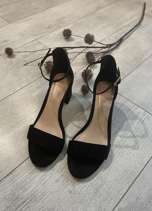 Босоніжки aldo womens villarosa black nubuck ankle strap heels, розмір 38 - 38,5 см замшеві босоніжки шкіряні сандалі замші