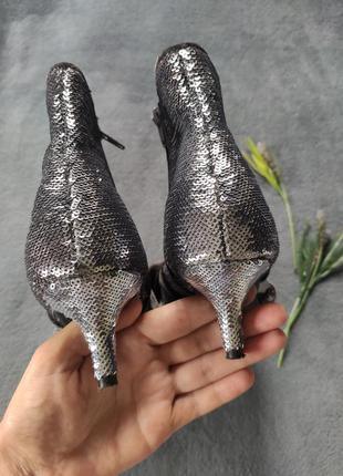 Стильные блестящие серебристые паетки туфли ботильоны сапожки next с острым носком6 фото