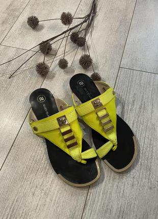 Фирменные яркие желтые шлёпанцы 38-39 размер шлёпки вьетнамки