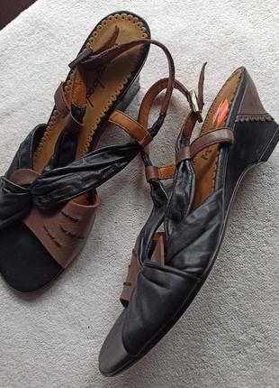 Шкіряні босоніжки