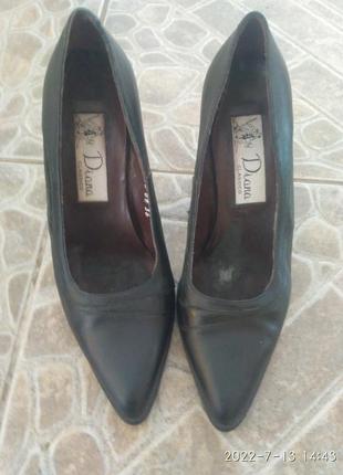 Шкіряні туфлі