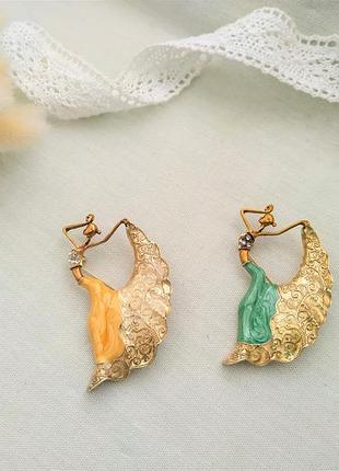 Брошь эмалевая со стразами танцовщица