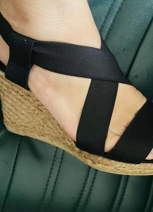 Босоніжки на танкетці bata італія, оригінал