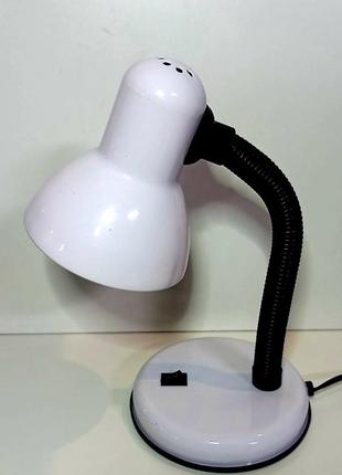 Настільна лампа на гнучкій ніжці з вимикачем. настільний світильник4 фото