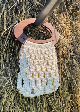 Плетена сумка з дерев'яна яними ручками