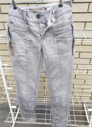 Джинсы женские, размер 36.