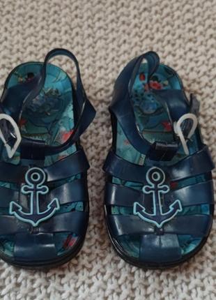 Гумові сандалі