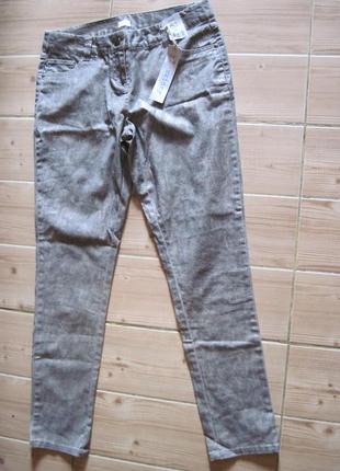 .нові джинси зміїний принт "f&amp;f" р.46
