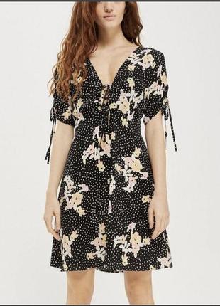 Сукня з відкритою спинкою