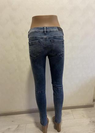 Жіночі джинси в ідеальному стані4 фото