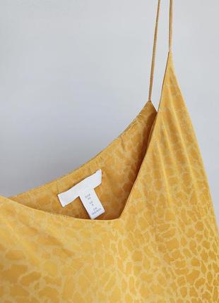 Жовта гірчична ситинова атласна маєчка h&m з леопардовим принтом майка на тонких бретелях жіноча