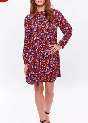Яркое комфортное платье для невысоких девушек