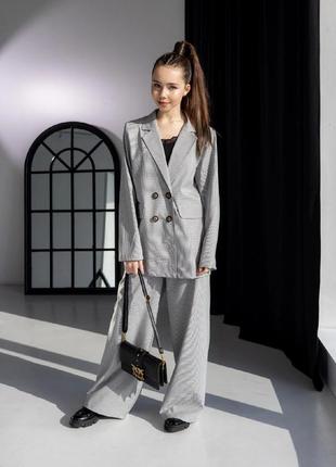 Класичний костюм