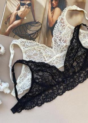 Комплект мереживних бюстгальтерів без кісточки